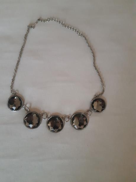 Nahrdelnik tmavošedý  z rakuska 9,90e -4,90e, 