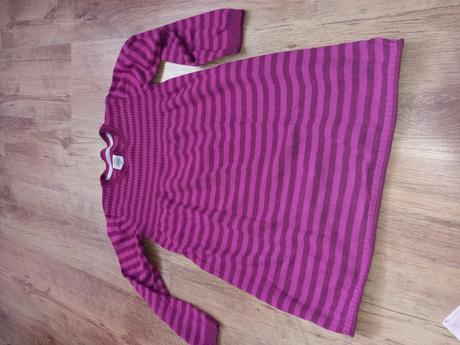 Šaty, tričká, čiapky, 110