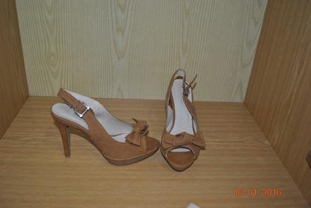 Pohodlne lodicky, asylum,37