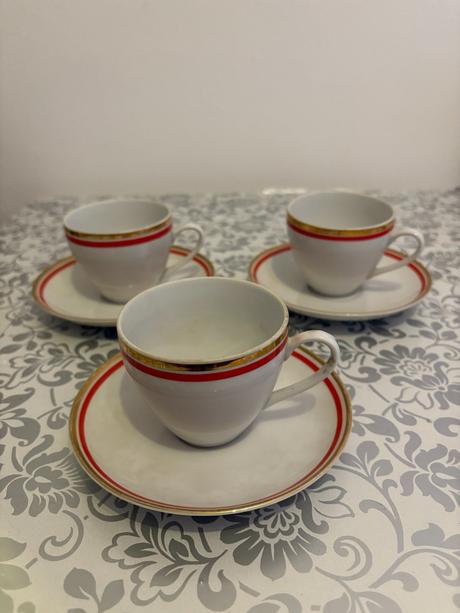 3 šálky na čaj alebo kávu s podšálkami, 