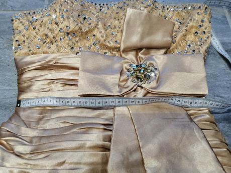 Zlatožlté saténové šaty vs, s