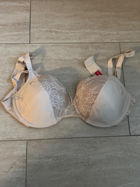 Podprsenka triumph 75e, triumph,75e