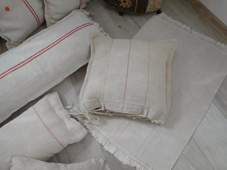 Vankúše menšie , vačšie, podlhovasté,, 