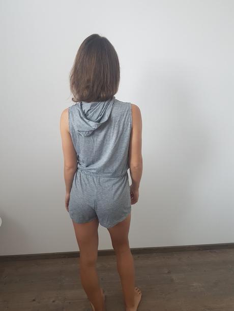 Sedy letny overal, s
