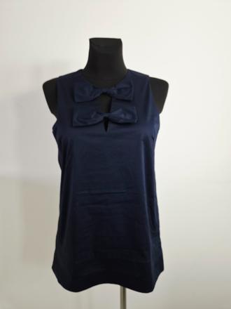 Elegantný tmavomodrý top bez rukávov zdobený dvoma, s