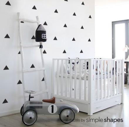 Nálepky na stenu - trojuholníky čierne - 4 x 4 cm, 