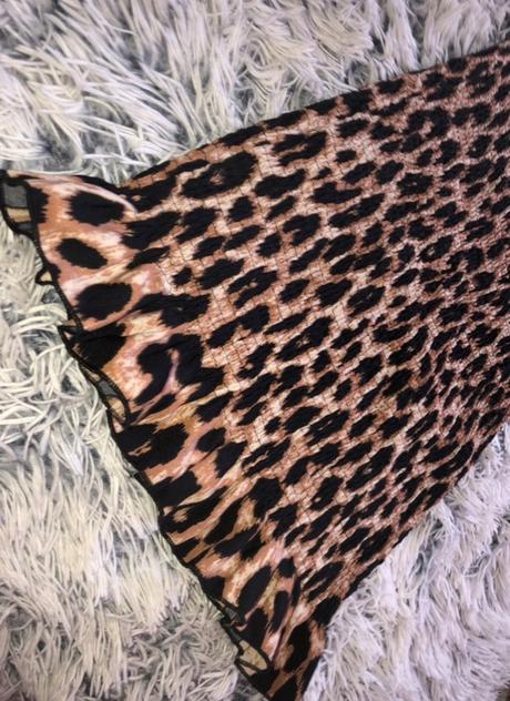 Šaty so zvieracím vzorom, s