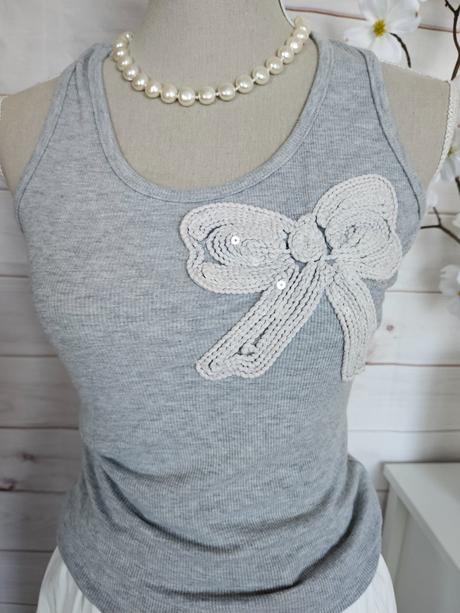 Krásne šedé tričko, 36