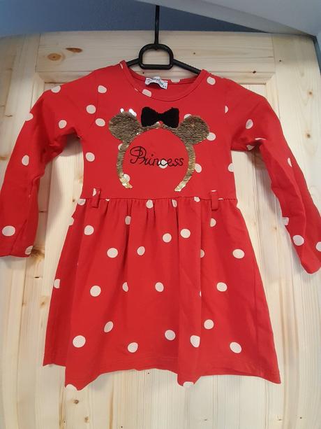 Šaty s flitrami, 104