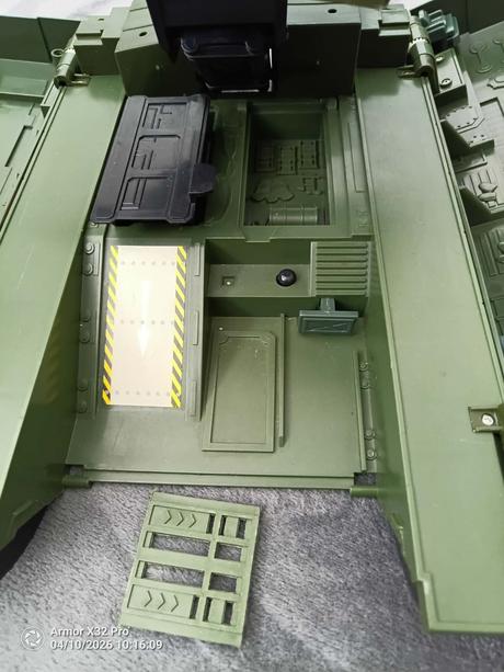 Tank + základňa, cca 33 cm, 