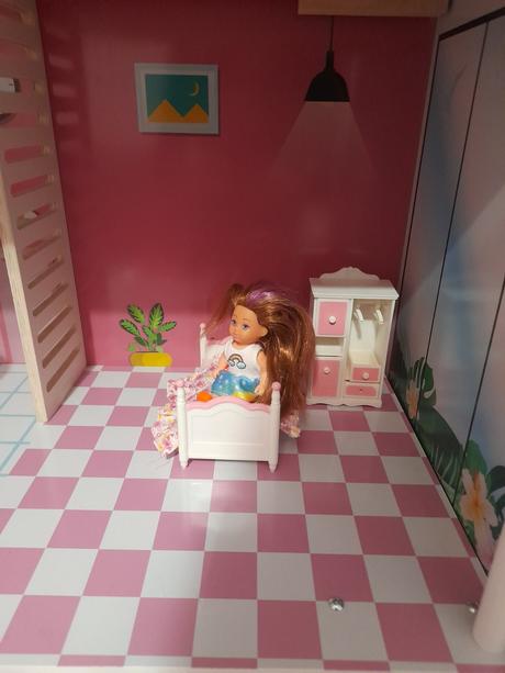 Drevený barby domcek+ďalšie prislusenstvo, 