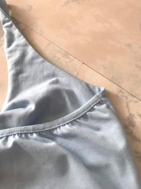 Tielko s holým chrbátom, xs