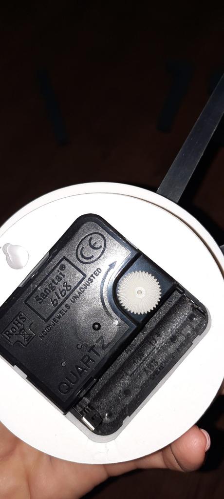 Samolepiace hodinky, 