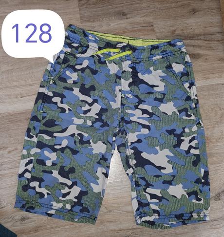 Šortky, 128