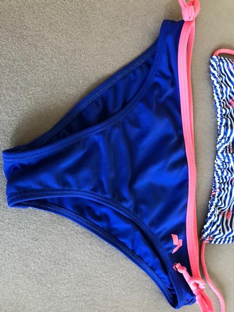 Dievcenske plavky, 140