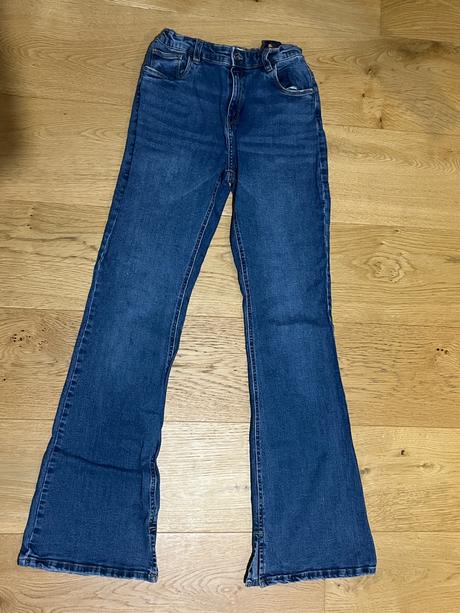 Dievcenske elasticke rifle, 152