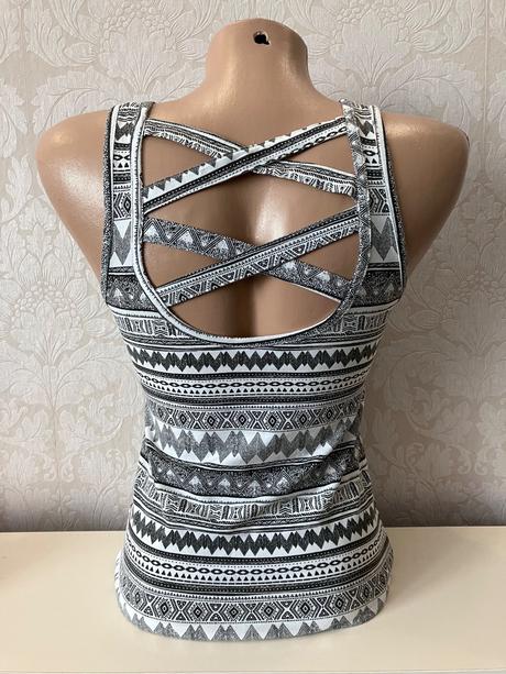 Čiernobiely top (s), clockhouse,s