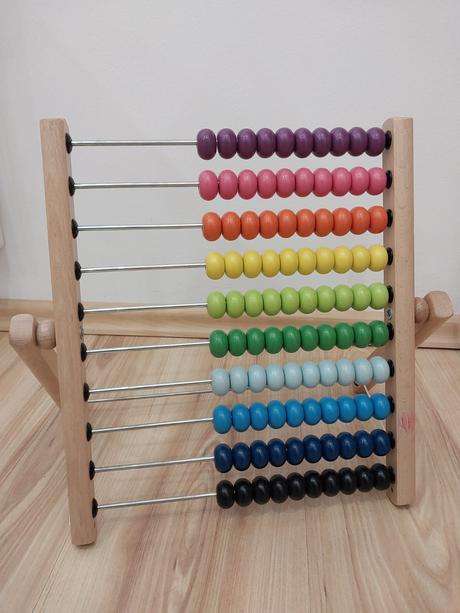 Magnetická nástenka, magnetky a počítadlo,