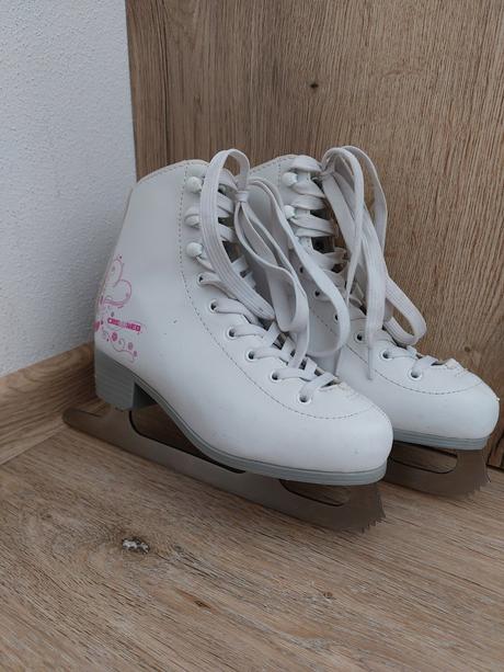 Dievcenske korcule, crowned,34