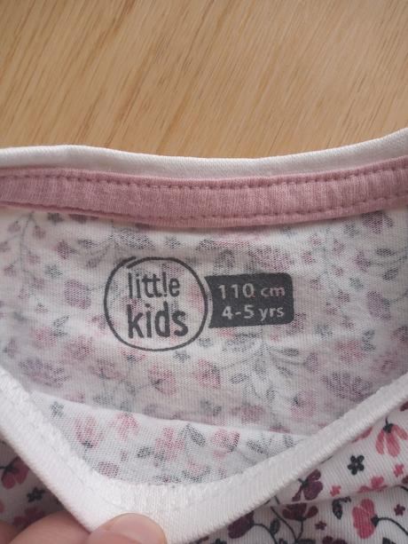 Kvietkované tričko s volánmi, 104