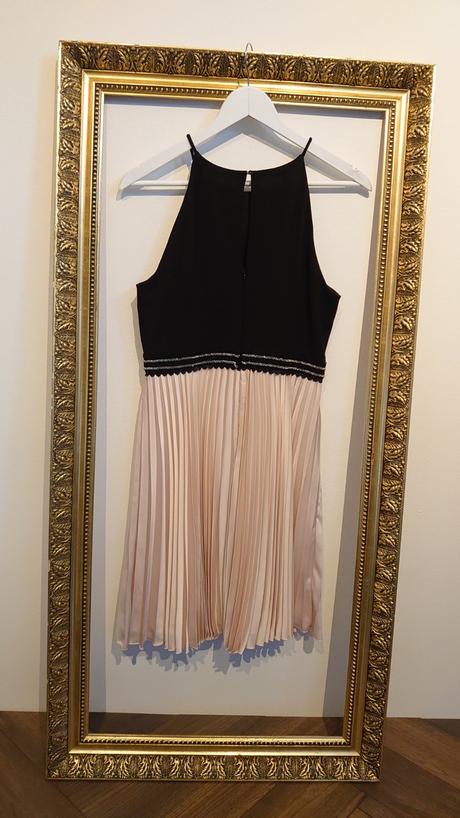 Spoločenské šaty, 42