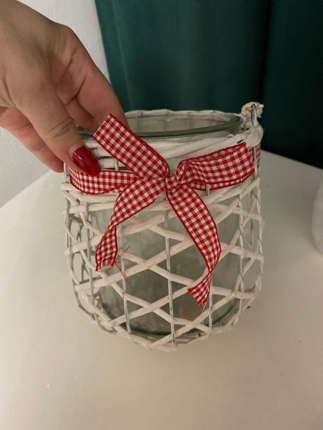 Cerveno-biele ozdoby,