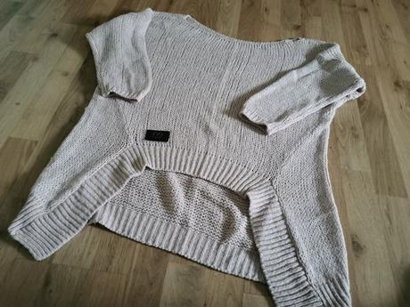 Krásny dámsky svetrík, 