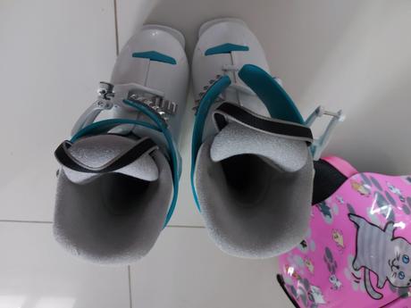 Lyžiarky + prilba darček top stav, 28