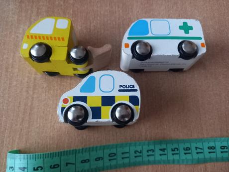 Drevený žeriav s magnetom a autá na koľajnice, 