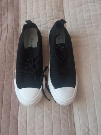 Tenisky s bielou podrážkou, 38