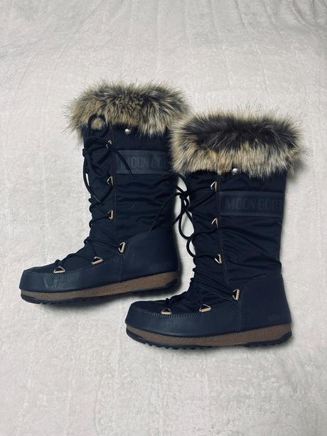 Tmavomodré vyššie snehule zn. moon boot, 40
