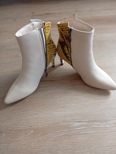 Extravagantné topánky, 36