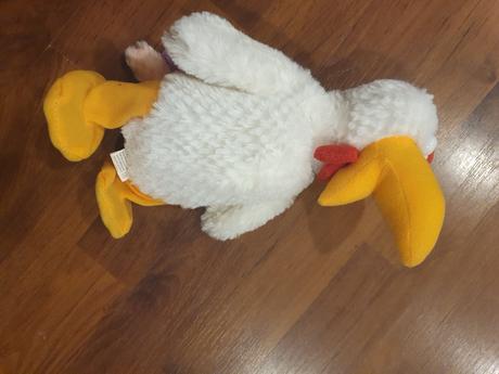 Plyšový kohútik, sám stojí, 