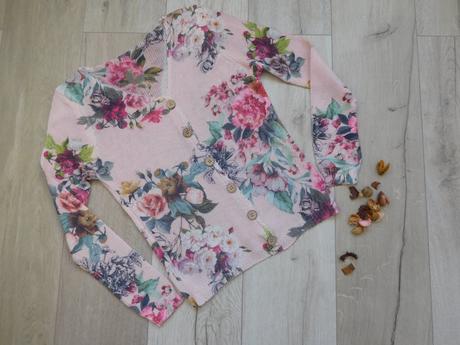 Pulovrík bavlnený kvety s,, s