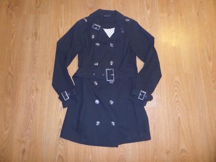 Čierny trenčkot, m