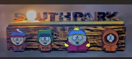 Southpark drevená lampa,