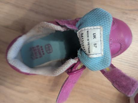 Blikajúce kožené tenisky, clarks,21