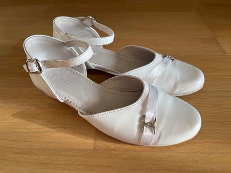 Biele sviatočné poltopánky, kornecki,35