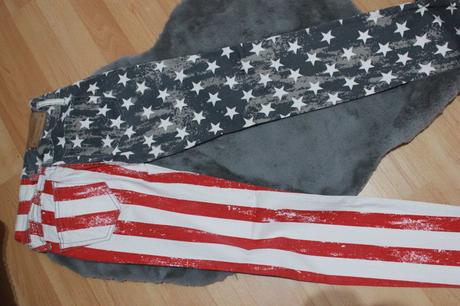 Nohavice s usa vlajkou, s