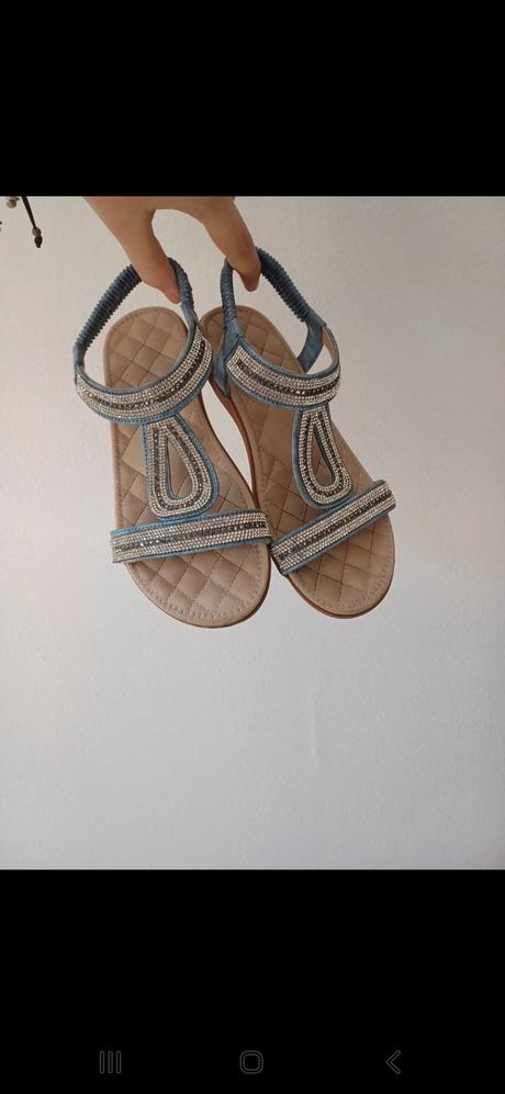 Sandalky, clara barson,36