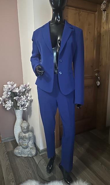 Kráľovský modrý nohavicový kostým zn. gaudi it 44, l / m