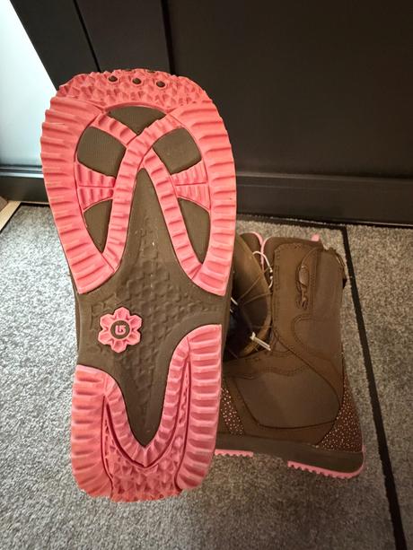 Burton snowboard topánky top stav 1x obuté, burton grom boa®,37