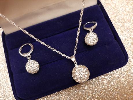 Trblietavý set- náušnice + retiazka s príveskom, 