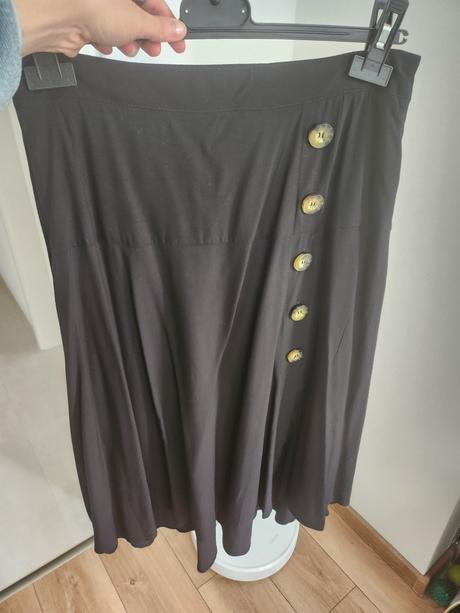Čierna sukňa s gombíkmi, amisu,m