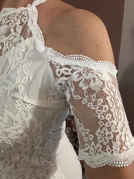 Čipkovaný top - body s odhalenými plecami, m