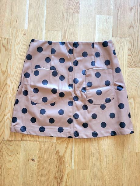 Hnedá sukňa, gate,s