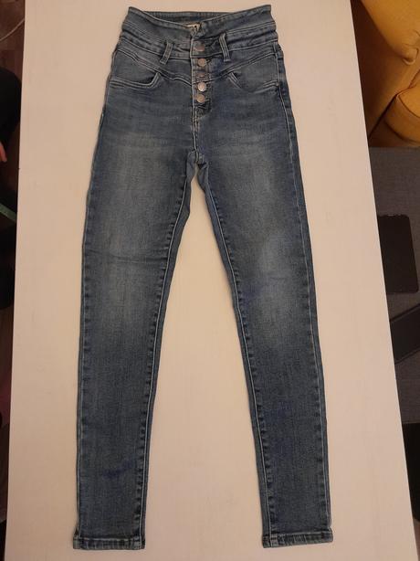 Rifle s vysokým pásom, s