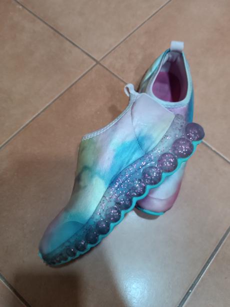 Svietiace tenisky, 34