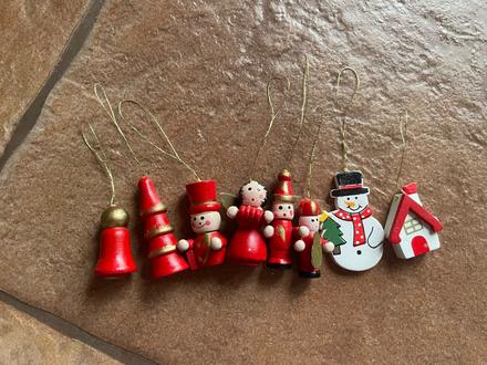 Drobne drevene ozdoby 8ks,