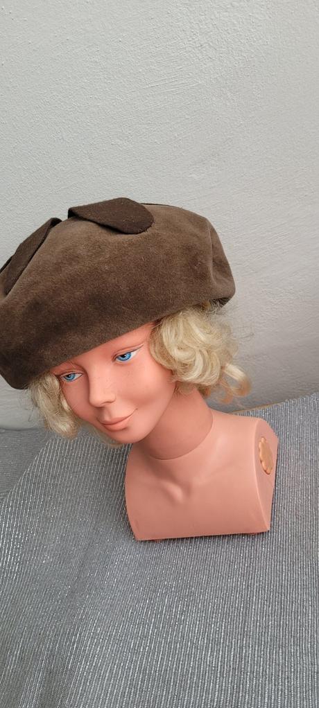 Baretka, čiapka, 56